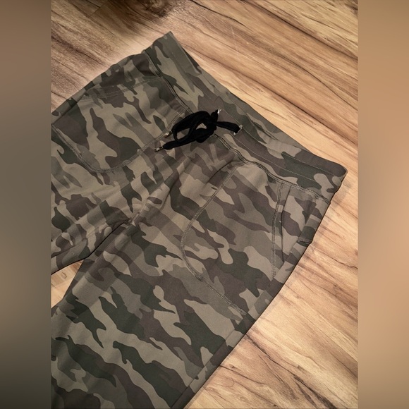 Zyia Active Green Camo Unwind Joggers Women’s Size Small Drawstring - Picture 2 of 8